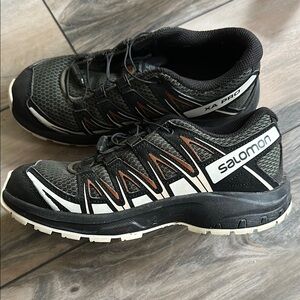 Salomon Junior Trail Running Shoes big kids size 6